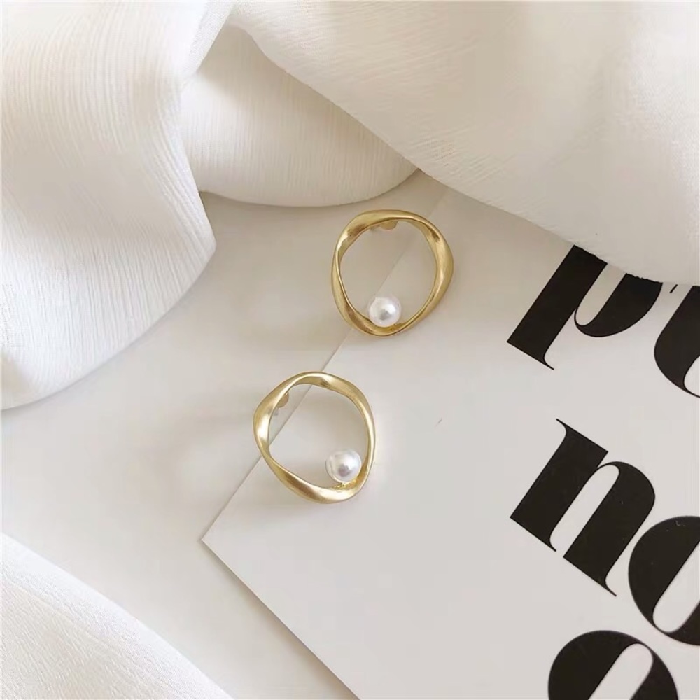 Gold /Pearl Hoop Earrings